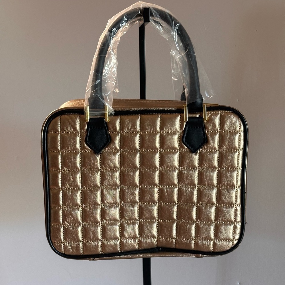 NWOT For Your Eases Only Cosmetic Make- Up Bag Gold Tone Quilted Gold Hardware
